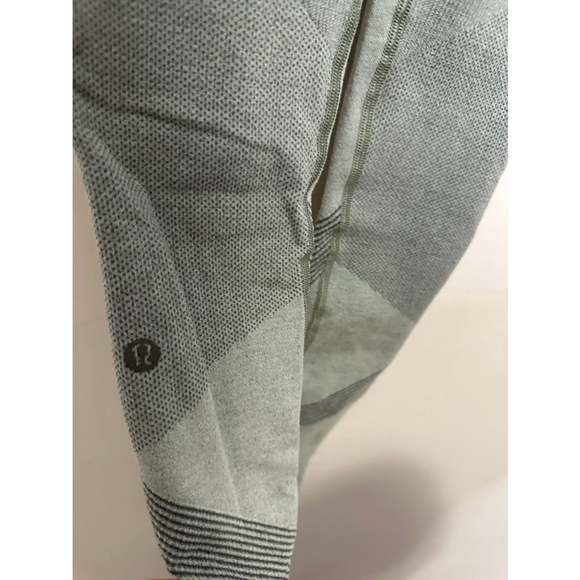 Women’s Lululemon mint green leggings size 4 - Picture 3 of 5